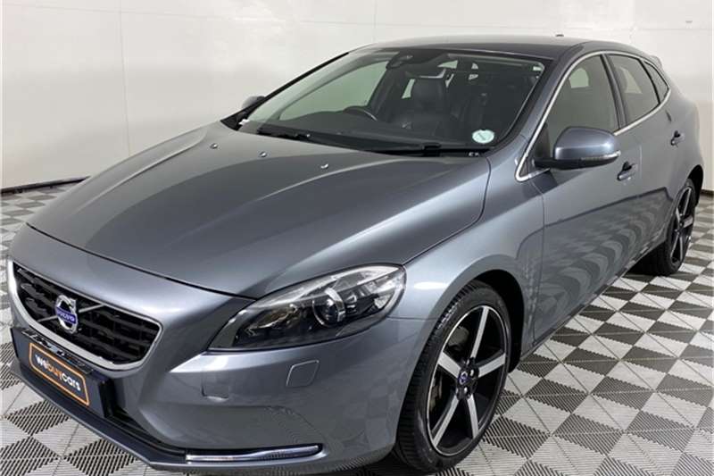 Volvo V40 T4 Momentum auto 2016