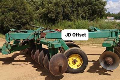 Agri-Quipment  John Deere  20 skottel Offset disc