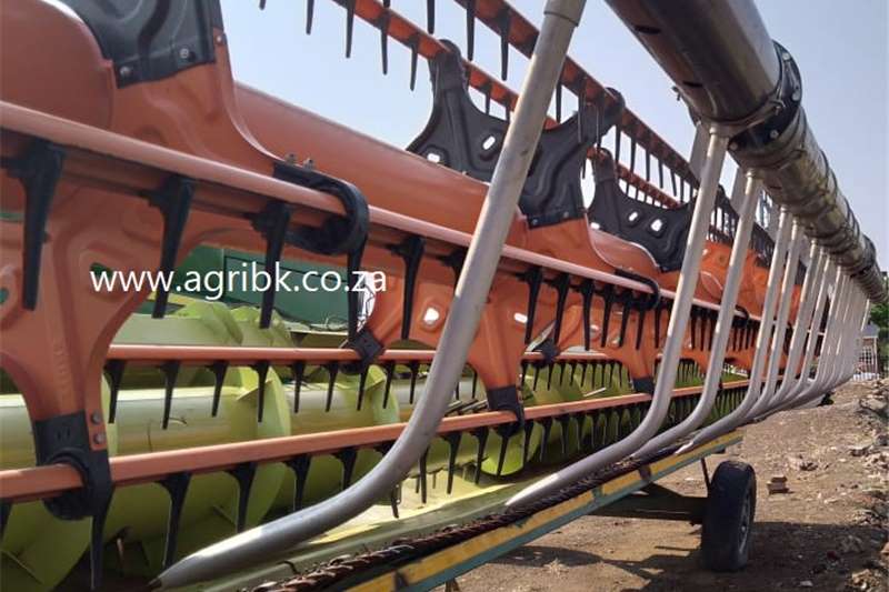 Grain headers Claas MaxFlex 930 Harvesting equipment