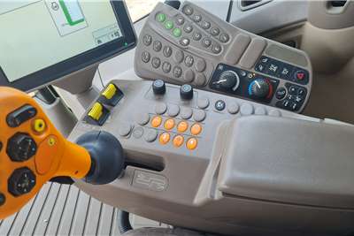 John Deere 2015 John Deere S660 Combine Harvesting equipment