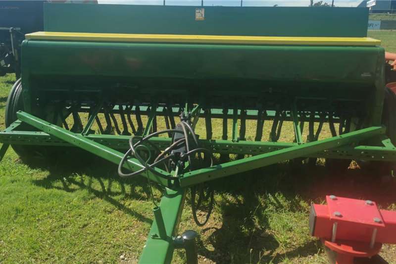John Deere Planter   Excellent condition Planting and seeding equipment