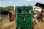 Livestock crushes and equipment Cattle Sliding Neck clamp Livestock handling equipment