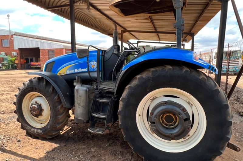 New Holland 4WD tractors T6050 Tractor Tractors