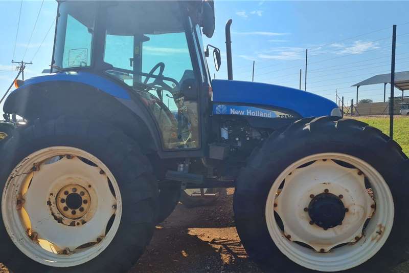 New Holland TD95 Cab with Crawler Gear Tractors