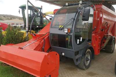 Other  Kuhn SPH18 Self propelled Feed mixer