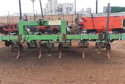 Other  Ripper Tilage 6 Row Striptill