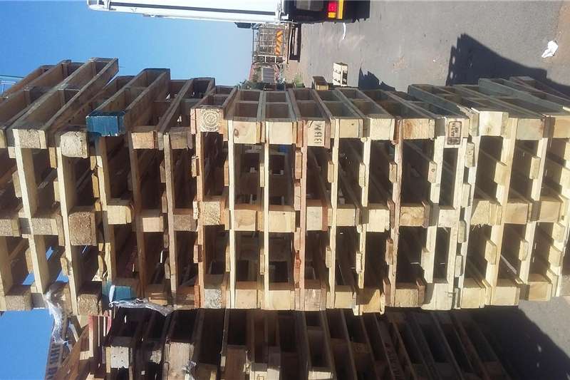 Pack house equipment Pallets pallets for sale