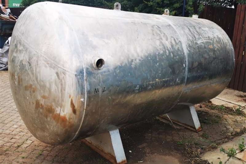 Water bladders Stainless Steel Tank For Sale. 5000l Wall thicknes Structures and dams