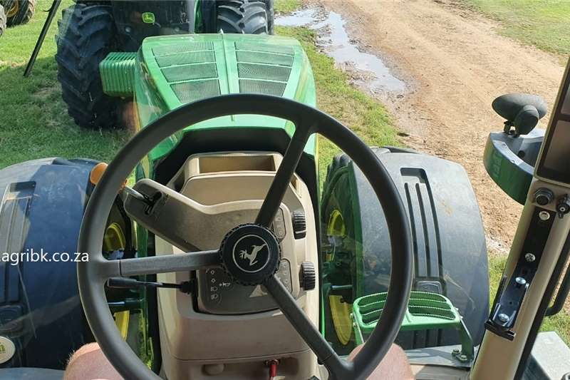 4WD tractors John Deere 7210 R Tractors