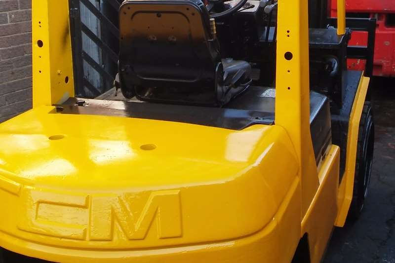 Rentals From R5500 P M Or Buy From R48 000 Diesel Forklift Forklifts Machinery For Sale In Gauteng R 5 500 On Truck Trailer