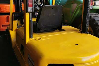 Hyster  2.5 petrol forklift 3 stage container mast