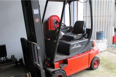 Linde  Battery Operated Fork Lift