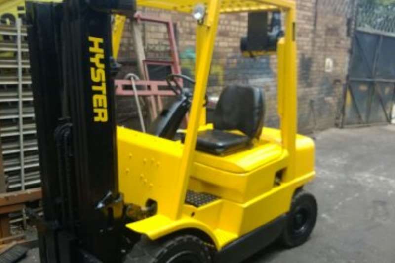 Hyster 2 5ton Xm 2 Stage Cont Mast To 4 0m Side Shift Diesel Forklift Forklifts Machinery For Sale In Gauteng R 105 000 On Truck Trailer