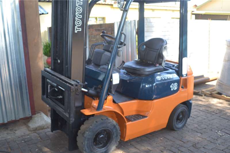 Toyota Forklifts Machinery For Sale In South Africa On Truck Trailer