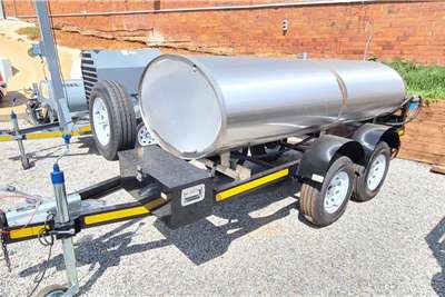 Custom Fuel tanker Tanker
trailer 2000 Liters bowser Trailers