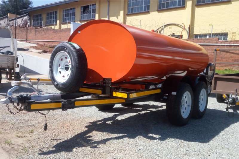 Custom Fuel tanker Tanker
trailer 3000 Liters bowser Trailers