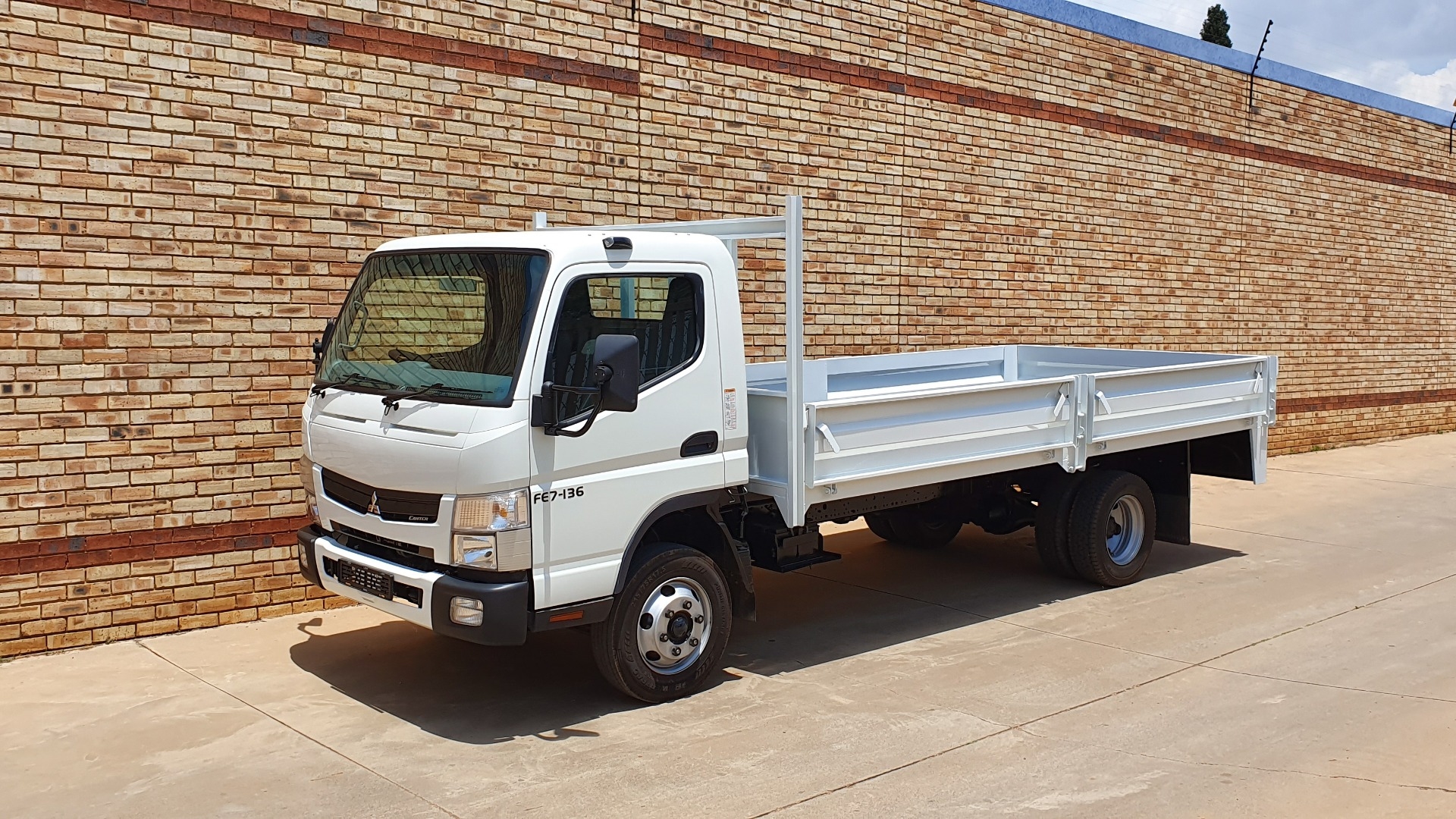2022 Fuso  7 136 4 TON WITH NEW DROPSIDE BODY LIKE NEW 