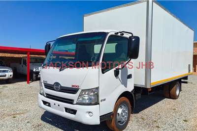 2016 Hino  300, 915, FITTED WITH INSULATED VOLUM E BODY