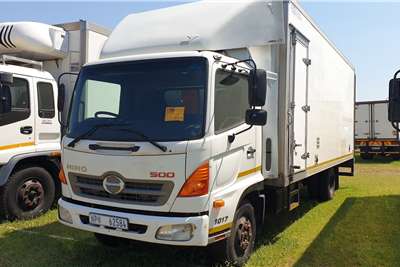 2011 Hino  500-1017 Volume Body with Tail Lift