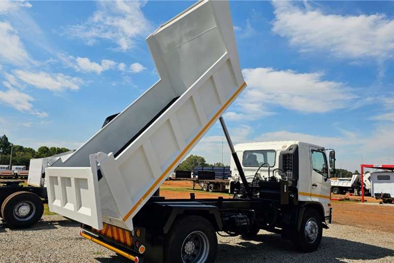 2014 Hino 500, 1726, 4x2, FITTED WITH 6 CUBE TIPPER EQUIPMEN