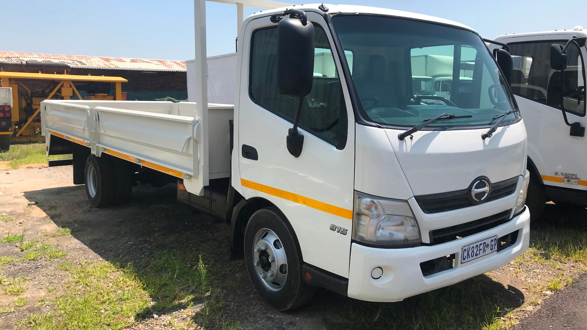 Hino 300 фара левая