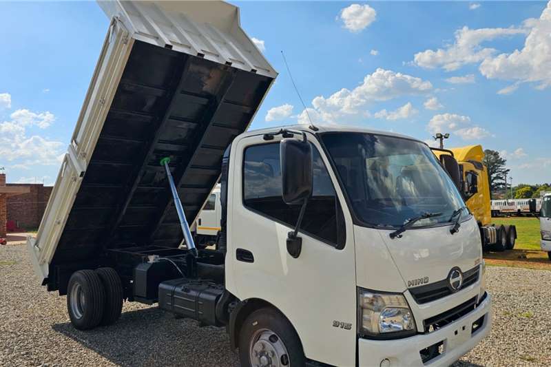 2019 Hino HINO 300,915,FITTED WITH +/-4CUBE TIPPER EQUIPMENT