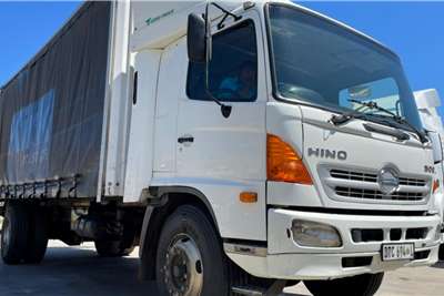 2017 Hino  HINO 500 1726 TAUTLINER