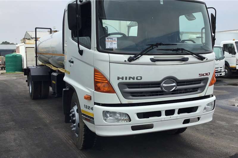 Hino 2014 Hino 500 1626 8000L water tank Water bowser trucks