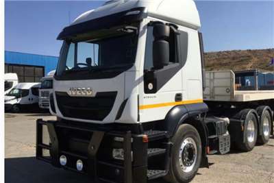 2017 Iveco AS700S43T