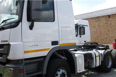 2015 Mercedes Benz  33-44 Actros with Hydraulicks