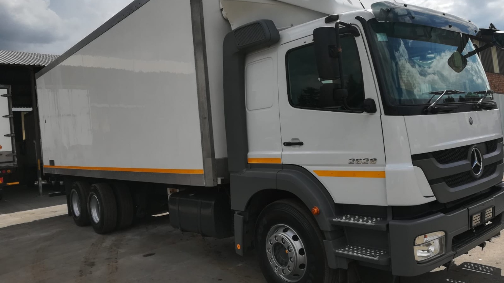 2015 Mercedes Benz AXOR 2628 L 51 6X2 Refrigerated trucks Trucks for sale in Gauteng on Truck ...