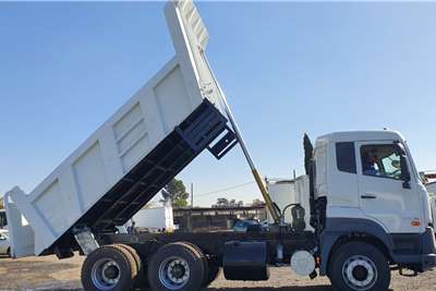 2017 Nissan  NISSAN UD QUESTER CWE 330 10 CUBE TIPPER