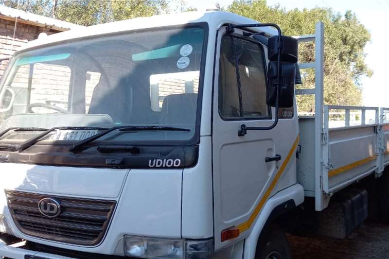 UD UD 100   ENKEL DIFF MET DRA AS   13 TON   R440000 Dropside trucks