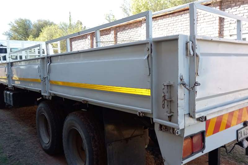 UD UD 100   ENKEL DIFF MET DRA AS   13 TON   R440000 Dropside trucks