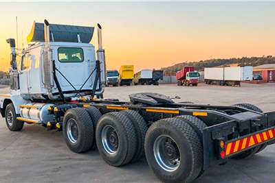 Western Star Multi axle Constellation 6989XD 8×6 Tri Drive Truck tractors